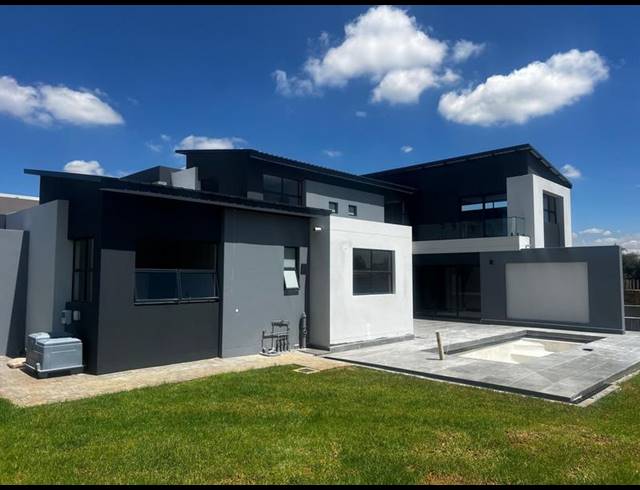 4 BEDROOM HOUSE FOR SALE IN MIDSTREAM ESTATE